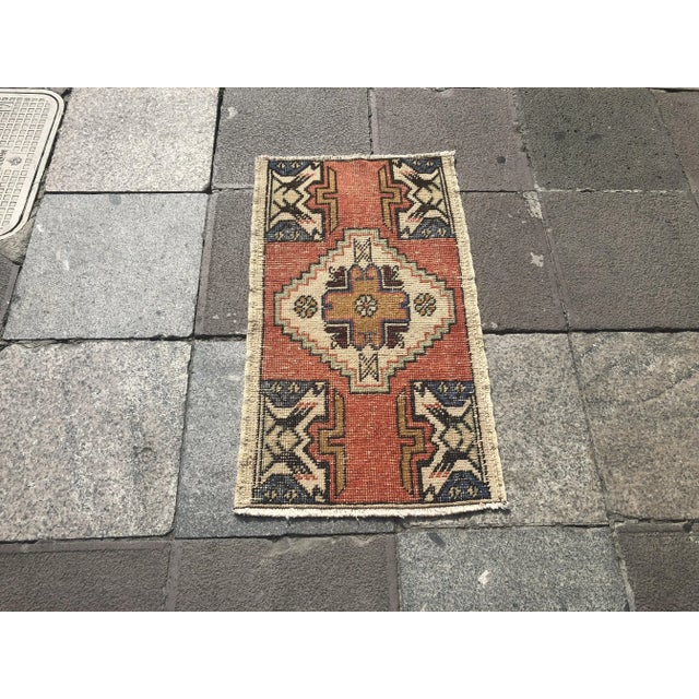 Oushak Vintage Rug-1′7″ × 2′10″ For Sale - Image 6 of 6