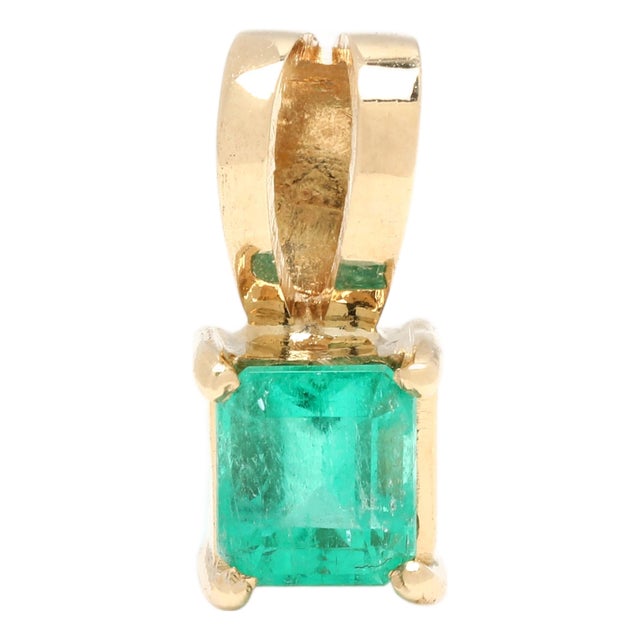 0.30ctw Emerald Solitaire Pendant, 18k Yellow Gold, Length 12.8 Mm For Sale