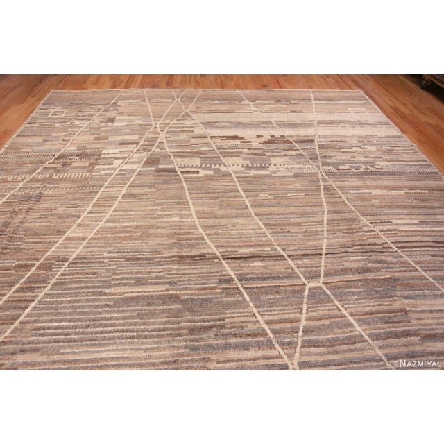Nazmiyal Collection Large Geometric Modern Minimalist Rug For Sale - Image 4 of 10
