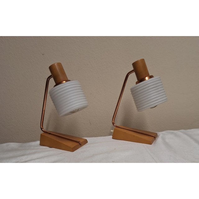1960s Vintage Bedside Lamps with Copper Frame and White Patterned Glass Shade, 1960s, Set of 2 For Sale - Image 5 of 8