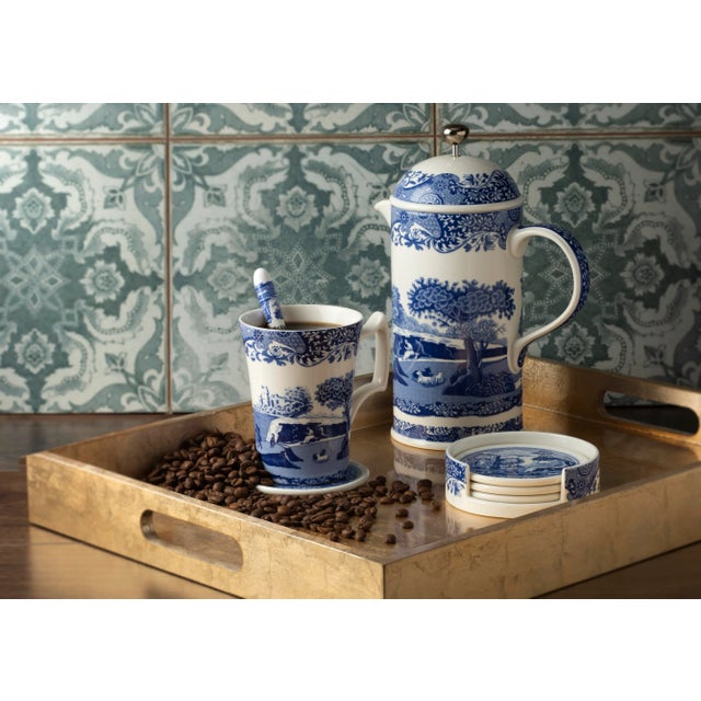 The perfect addition to a morning breakfast or afternoon pick-me-up, this Blue Italian cafetiere brings a touch of class...