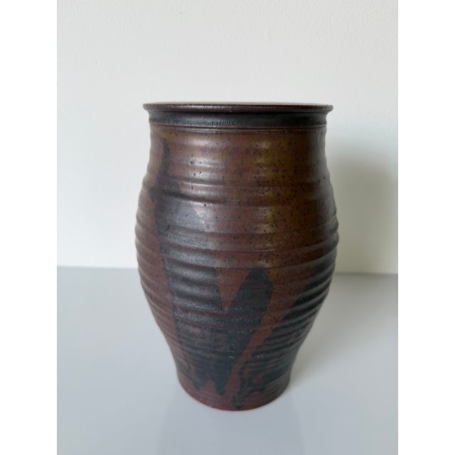 1970s 1977 Vintage Organic Studio Pottery Vase – Hand-Thrown Earth Tone Stoneware Vessel, Signed For Sale - Image 5 of 11