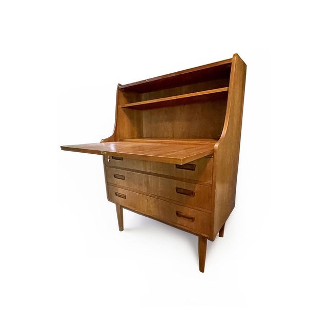 This secretaire by Gunnar Nielsen Tibergaard ia a refined expression of mid-century Danish design. Its form embodies the...
