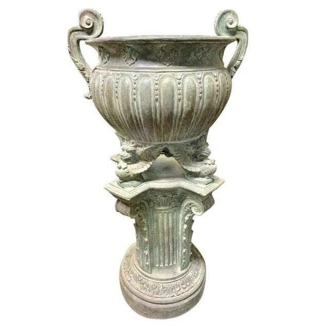 A stunning pair of french empire style garden urns in bronze, 20th century. Amazing architectural pair, can you imagine...