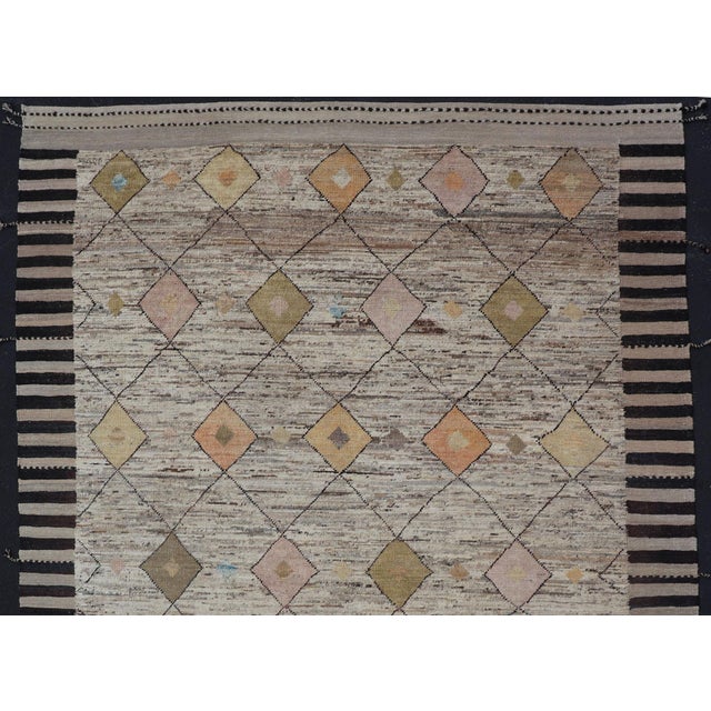 Tribal Modern Hand Knotted Moroccan Diamond Pattern in With Tribal Motifs For Sale - Image 3 of 9