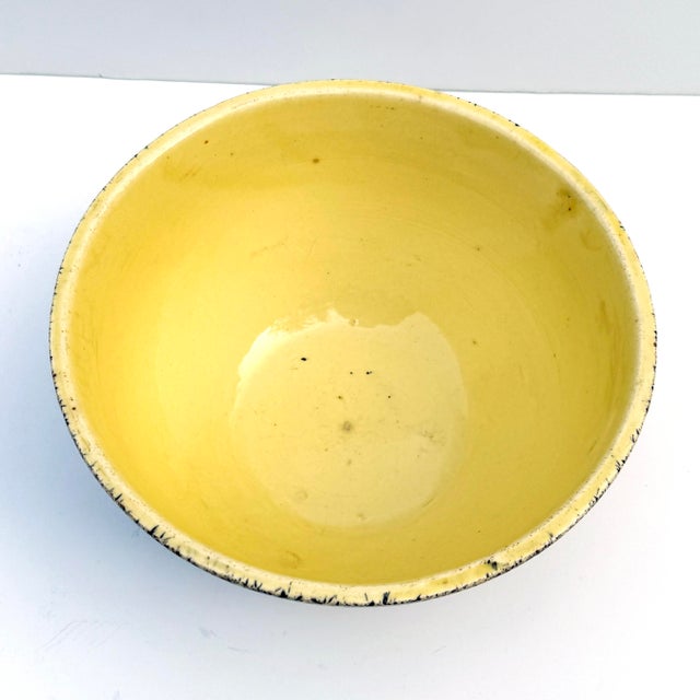 Antique Yellow Spongeware Mixing Bowl – Specked Blue Exterior, Classic Folk Art Stoneware / Yellowware For Sale - Image 4 of 6