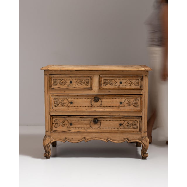 Early 20th Century Beige French Carved Chest of Drawers For Sale - Image 9 of 15