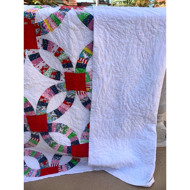 Textile Vintage Wedding Ring Patchwork Quilt Red Green on White 70” X 90” Twin For Sale - Image 7 of 12