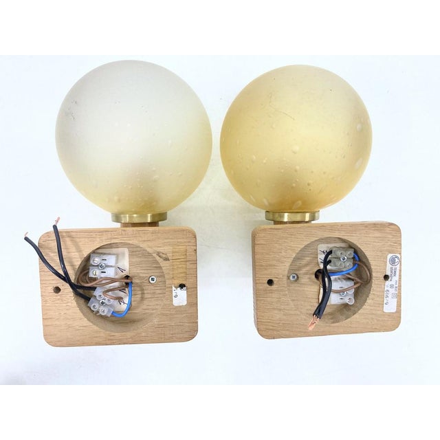 Wall Lamps in Oak and Glass from Temde Leuchten, 1970s, Set of 2 For Sale - Image 4 of 10