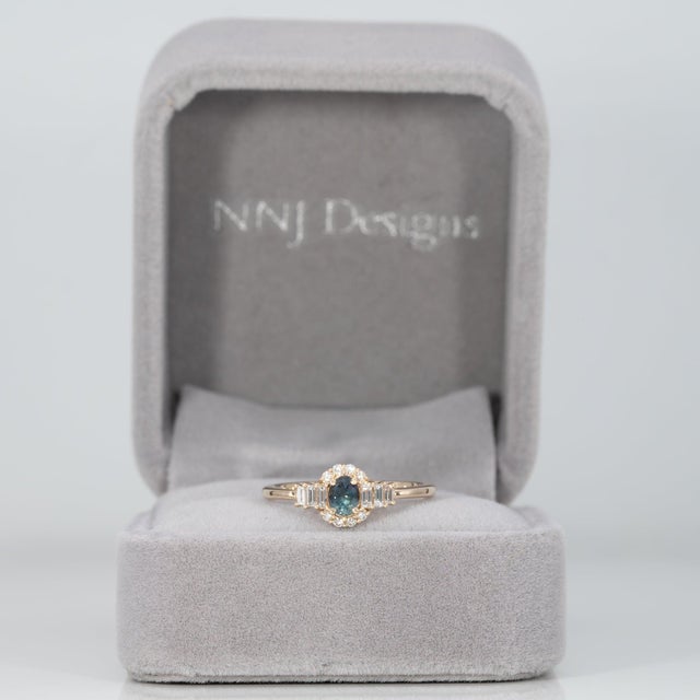 Modern Alexandrite Ring With Earth-Mined Diamond Accents in Solid 14k Gold, 5x3.5mm For Sale - Image 3 of 12