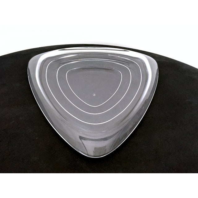 Postmodern Triangular Glass Centerpiece by Angelo Mangiarotti for Cristallerie Colle, 1990s For Sale - Image 3 of 5