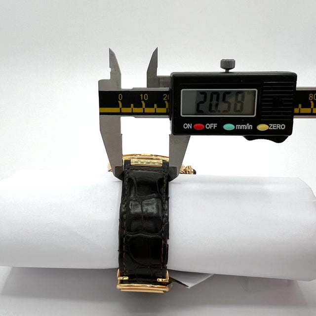 Metal Estate Cartier Pasha Watch in 18k Yellow Gold For Sale - Image 7 of 10