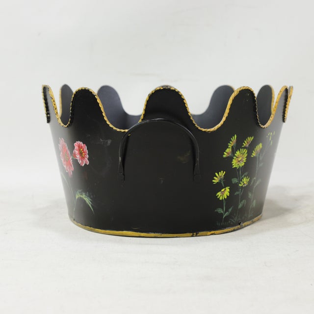 Vintage Hand-Painted Floral Toleware Scalloped Planter – Black and Gold Metal Cachepot For Sale In New York - Image 6 of 10