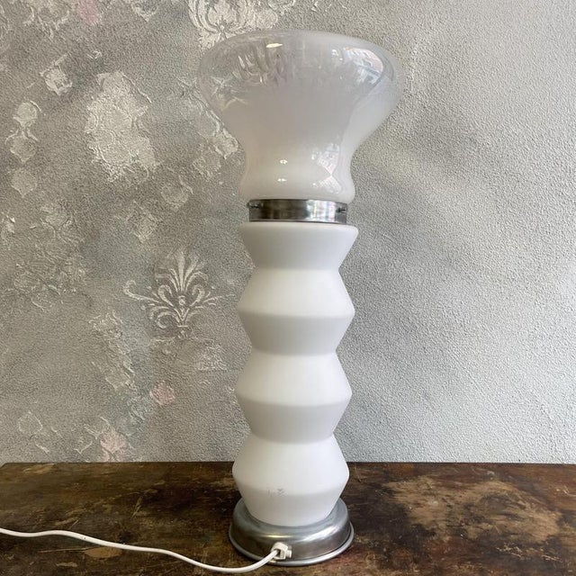 This space age-style table lamp embodies the avant-garde design of the 1980s. Attributed to the mazzega workshop, the...