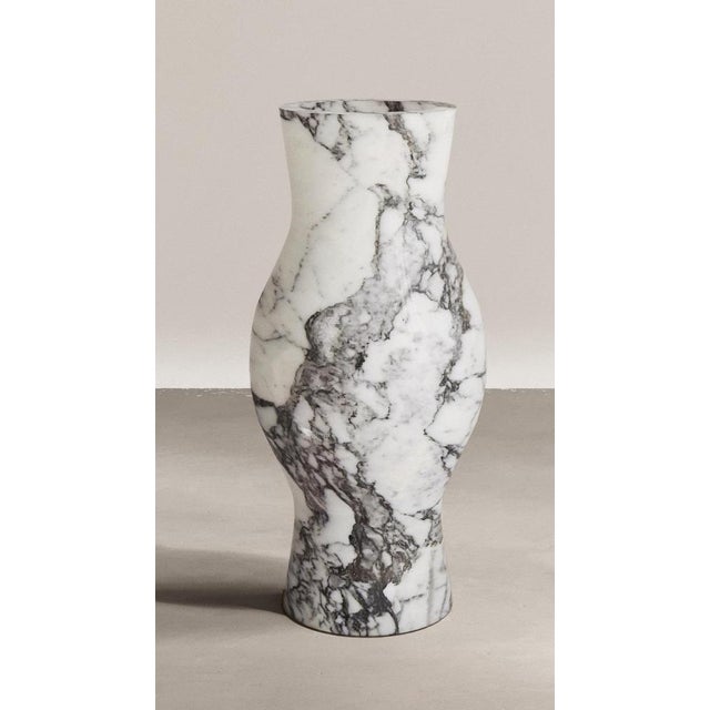 Rain vase in arabescato marble by paloma editions dimensions: d 17 x w 17 x h 40 cm. Materials: arabescato marble. Hand-...