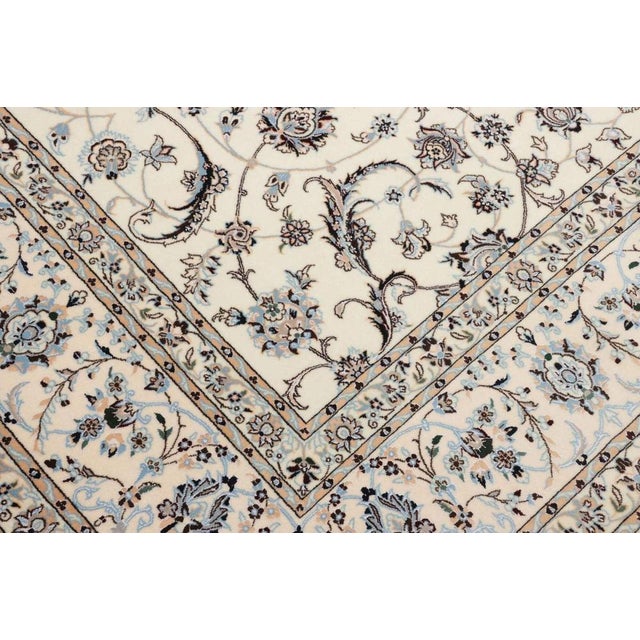 Middle Eastern Rug in Virgin Wool For Sale - Image 6 of 11