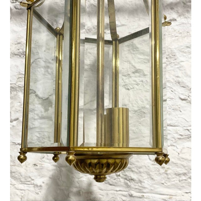 Vintage Lightolier Classic Style Hexagonal Brass Foyer Hanging Pendant Lantern For Sale - Image 4 of 7