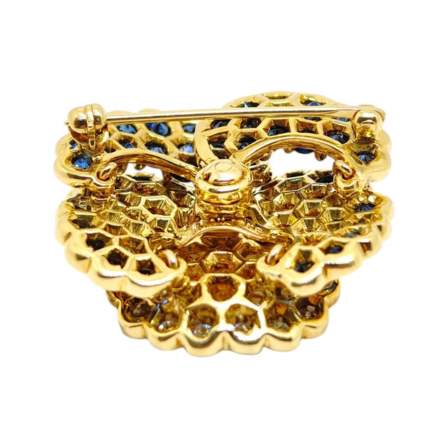 1990s Jean Vitau 18k Yellow Gold Sapphire and Diamond Pansy Brooch For Sale In Las Vegas - Image 6 of 9