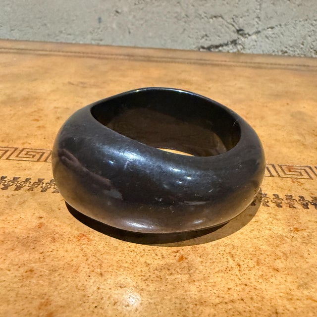 Mid-Century Modern Black Acrylic or Lucite Bangle Bracelet Mid Century Modern For Sale - Image 3 of 13