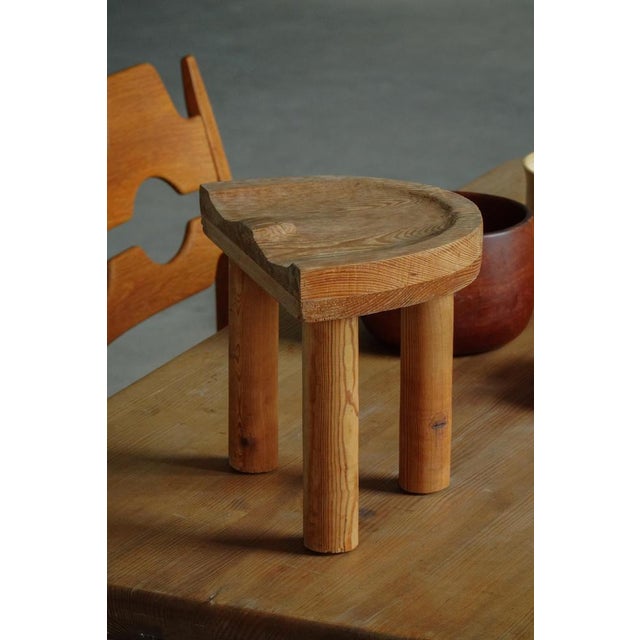 Mid-Century Swedish Folk Art Sculptural Pine Stool, 1950s For Sale - Image 4 of 17