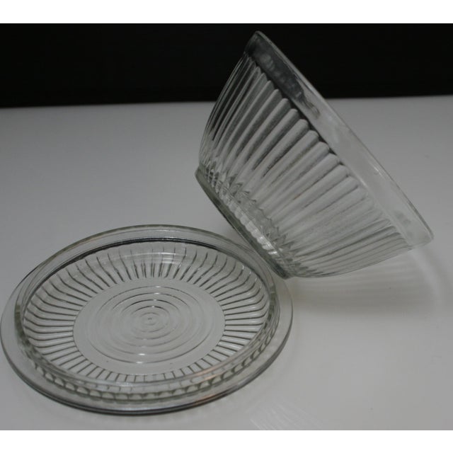 Early 20th Century Art Deco Round Clear Glass Ribbed Lidded Refrigerator Dish Bullseye Flat Top For Sale - Image 9 of 9