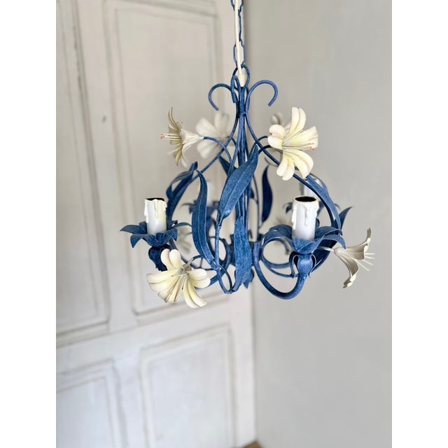Metal French Blue and White Tole Floral Cage 4-Light Chandelier, 1970s For Sale - Image 7 of 15