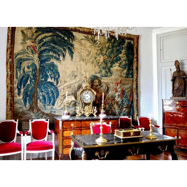 We have here an excellent and stunning exemple of a chinoiserie verdure tapestry from the mid 1700 hundreds in the world...