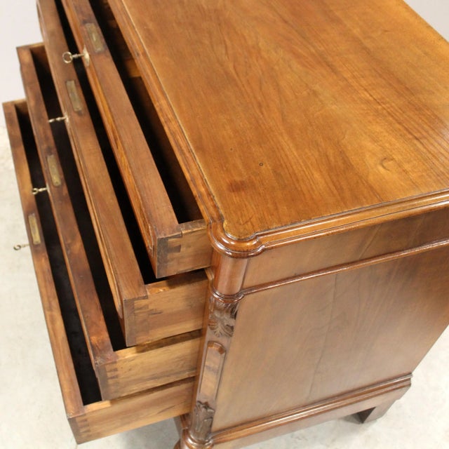 Wood 19th Century Italian Louis Philippe Chest of Drawers in Walnut For Sale - Image 7 of 12