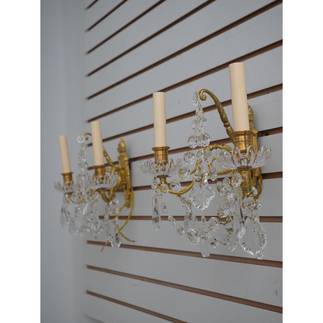 French 1980s Pair of French Style Brass & Glass Chandelier Type Wall Sconces For Sale - Image 3 of 9