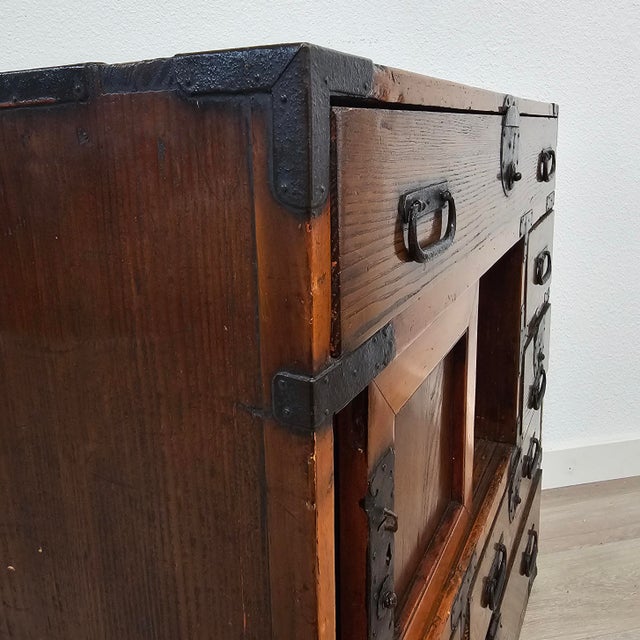 Early 19th Century Late 19th Century Japanese Meiji Chōba Tansu Merchant Chest in Sugi Wood For Sale - Image 5 of 14