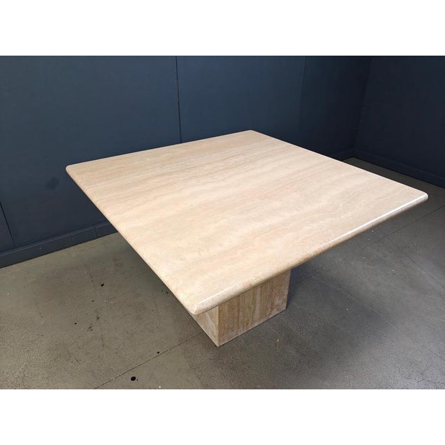 Vintage solid travertine dining table with a central base. Beautiful natural veins. Timeless piece. 1970s - Italy Good...