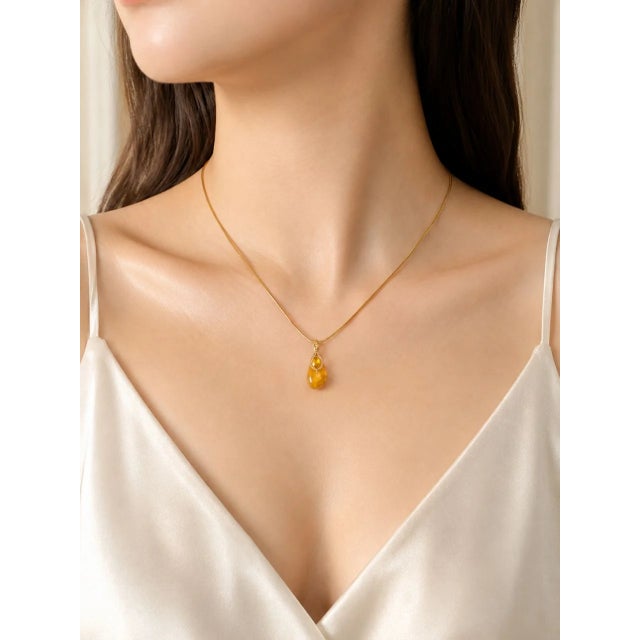 Art Deco Late 20th Century 14K Yellow Gold Amber Citrine Pendant Necklace For Sale - Image 3 of 3