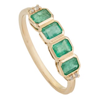 1 Carat Emerald Bezel-Set Band Ring Size 8 With Diamond Accents in 14k Gold For Sale