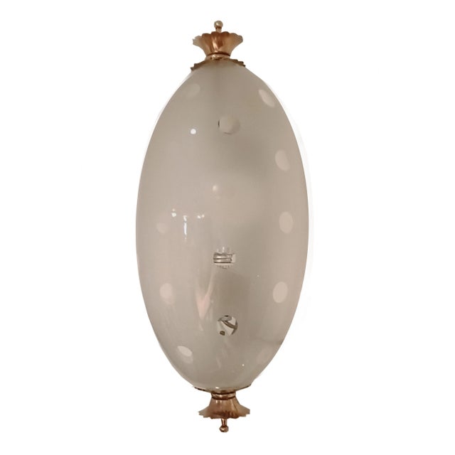 Refined and delicate white Murano glass and brass wall sconce. The wall sconce has two brass wreaths, on which is mounted...