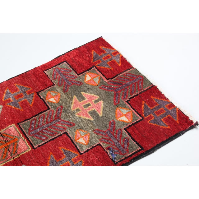 Red Mid 20th Century Anatolian Hand Knotted Rug With Bold Geometric Motifs – 3' 11'' X 6' 2'' For Sale - Image 8 of 12