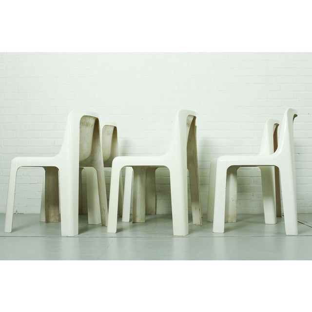 White Fiberglass Ozoo 700 Dining Chairs attributed to Marc Berthier for Roche Bobois, 1970s, Set of 6 For Sale - Image 8 of 17