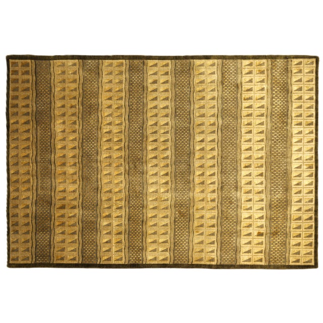 Modern 6'x9' Hand-Knotted Modern Tibetan Wool & Silk Carved Linear Rug in Gold & Green For Sale - Image 3 of 10