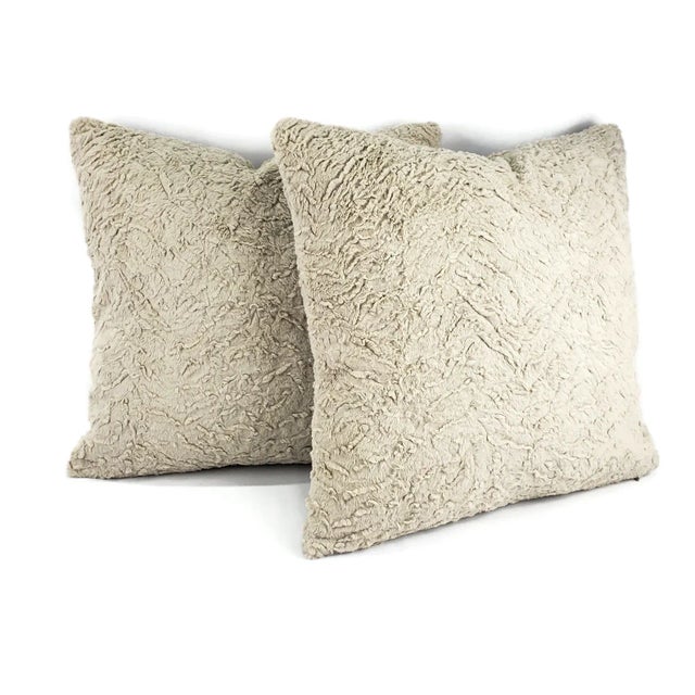 This is a Faux Fur pillow in a beautiful solid gray color. Fun and fluffy faux fur that brings luxury into your designs....