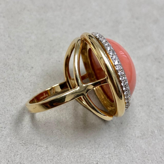 Syna Salmon Coral Yellow Gold Ring with Diamonds For Sale - Image 4 of 10