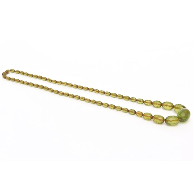 This is part of Chairish’s Costume Jewelry assortment. This lovely vintage one strand of luscious chartreuse green resin...