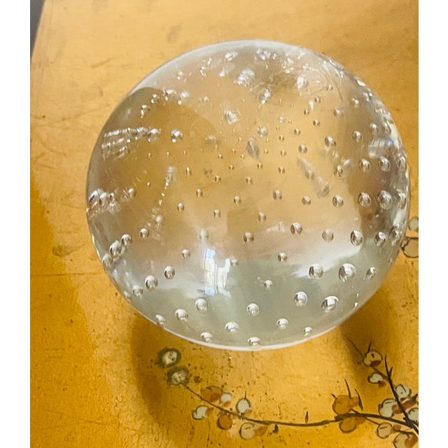 1960s 1960s Beautiful Contrast Controlled Bubbles Pair of Paperweights For Sale - Image 5 of 6