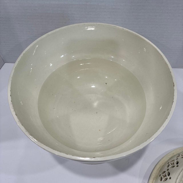 Antique 18th Century George III Creamware Covered Footed Bowl, Compote or Centerpiece With Flower Finial For Sale In New York - Image 6 of 17