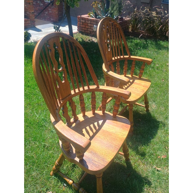 1970s Pair of Windsor Captain’s Chairs, Model 619 (C. 1975), Attributed to S. Bent & Bros. – Solid Oak Colonial Revival Armchairs For Sale - Image 5 of 13
