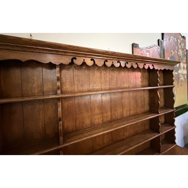 1970s Mid-Century English Georgian Style Oak Welsh Dresser & Open Plate Rack For Sale - Image 5 of 12