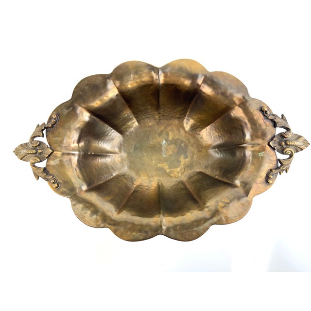 Vintage Hammered Brass Footed Bowl With Claw Feet & Handles – Hollywood Regency Centerpiece For Sale - Image 4 of 8