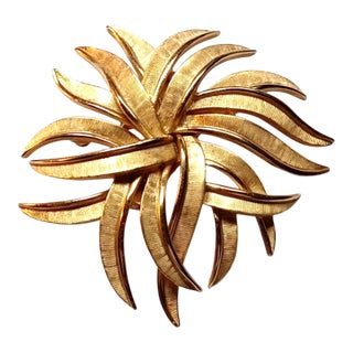 1950s Signed Trifari Gold Modernist Sunburst Brooch For Sale