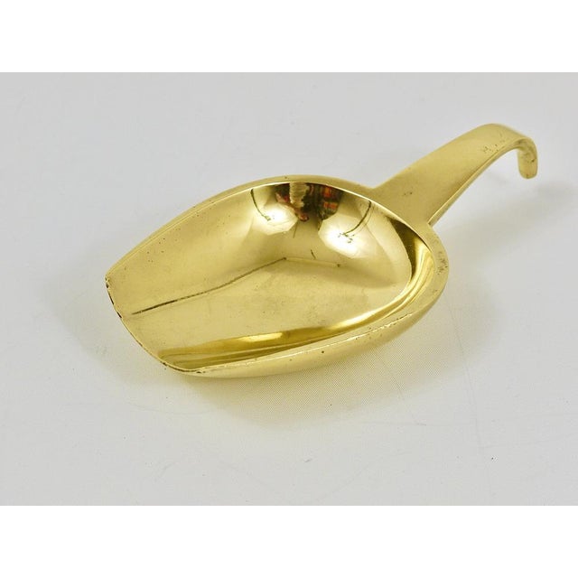Mid-Century Brass Shovel Ashtray with Handle attributed to Carl Auböck, Austria, 1950s For Sale - Image 14 of 16