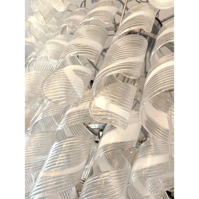 Transparent Transparent and White “Ricci” Murano Glass Chandelier For Sale - Image 8 of 10