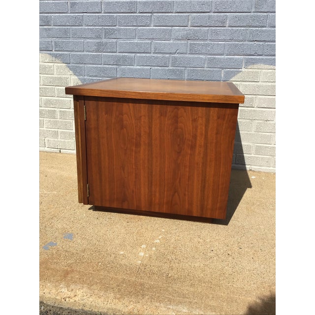 Mid-Century Modern Walnut Square Side Table by Lane Furniture, 1965 For Sale - Image 11 of 12