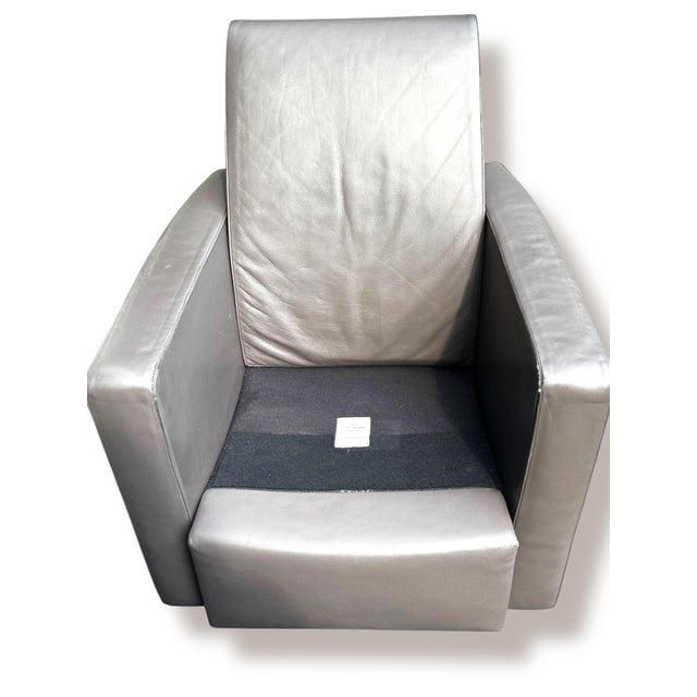 This vintage leather lounge chair by Matteo Grassi embodies the refined craftsmanship and architectural design that made...